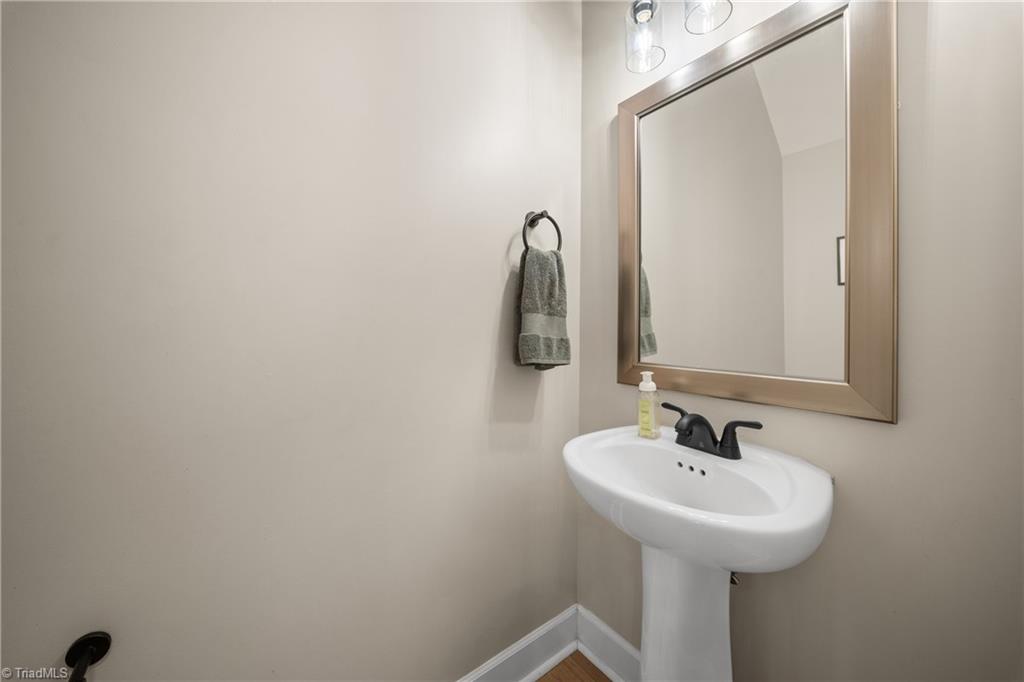 4774 Abbey Park Road Property Photo 17