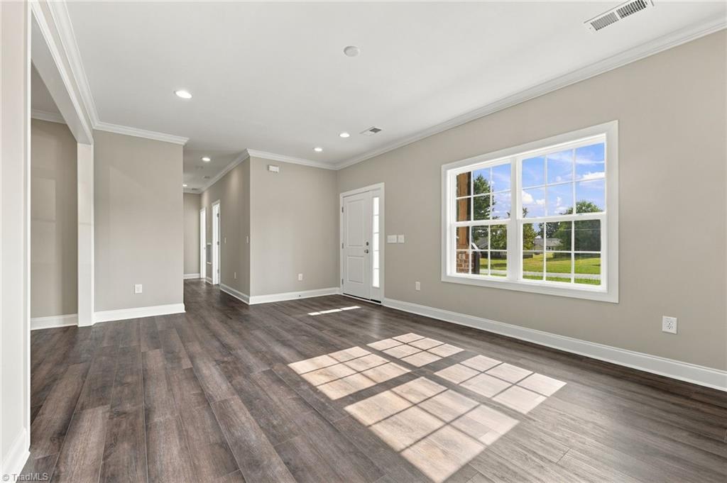 1004 Ivey Road Property Photo 4