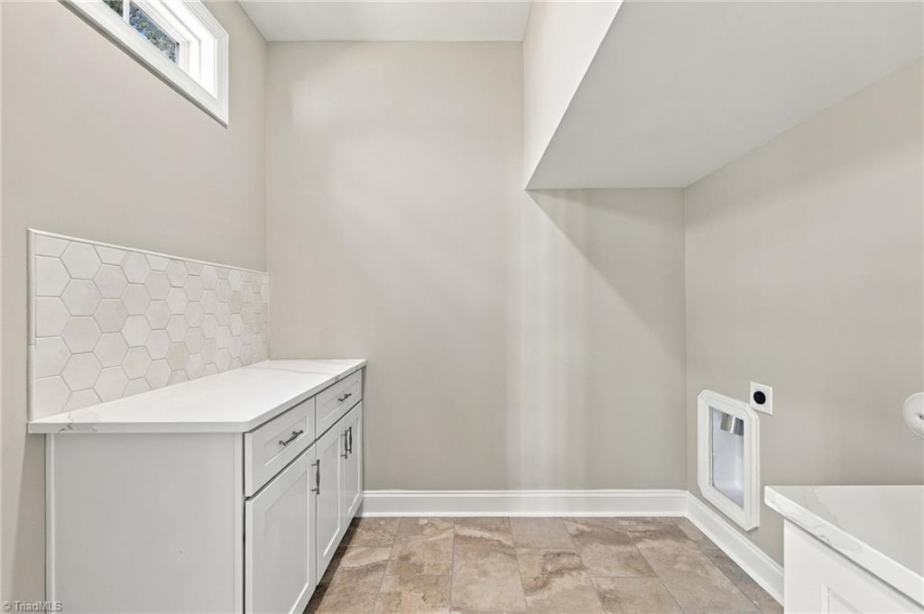 1004 Ivey Road Property Photo 11
