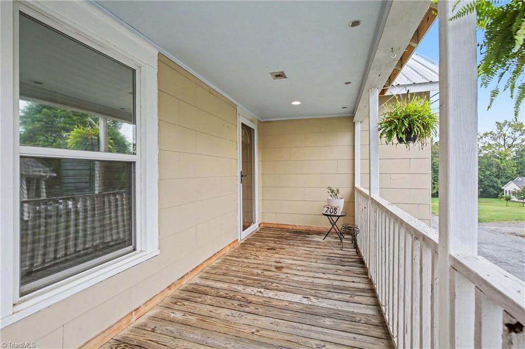 208 Copley Street Property Photo 4