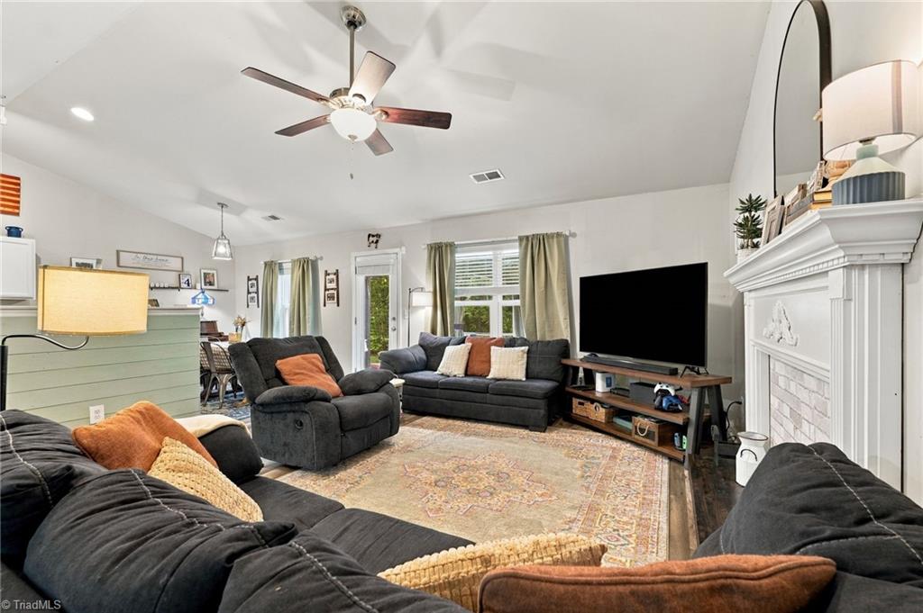 115 Goldenrod Court Property Photo 9