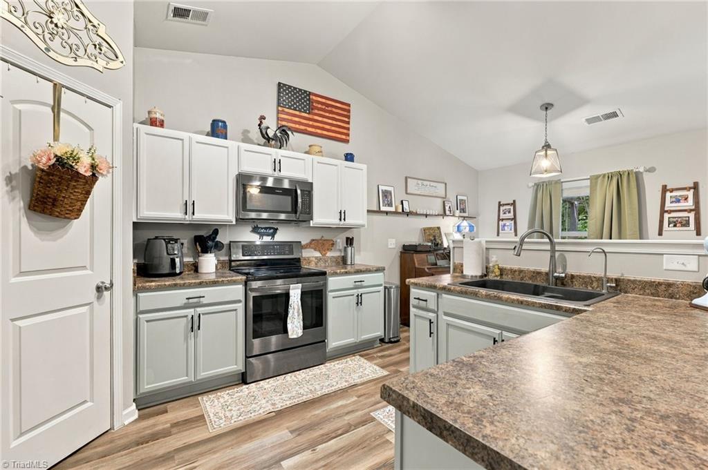 115 Goldenrod Court Property Photo 11
