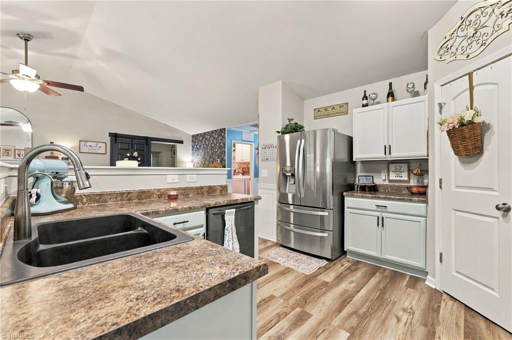 115 Goldenrod Court Property Photo 12