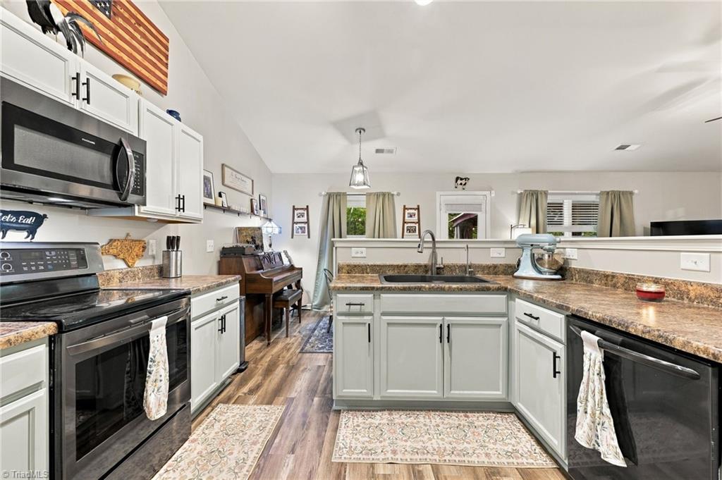 115 Goldenrod Court Property Photo 13