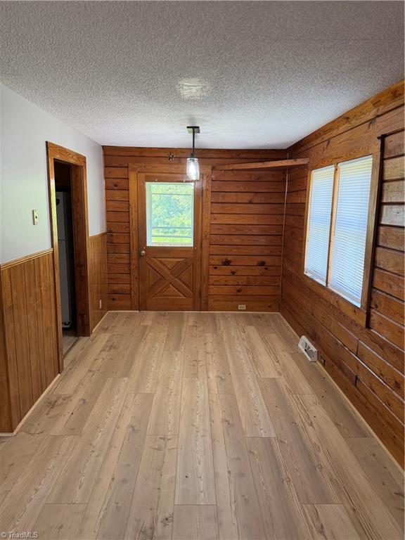 1037 Sues Farm Lane Property Photo 5