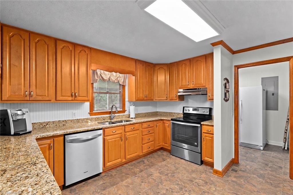 1357 Old Cox Road Property Photo 14