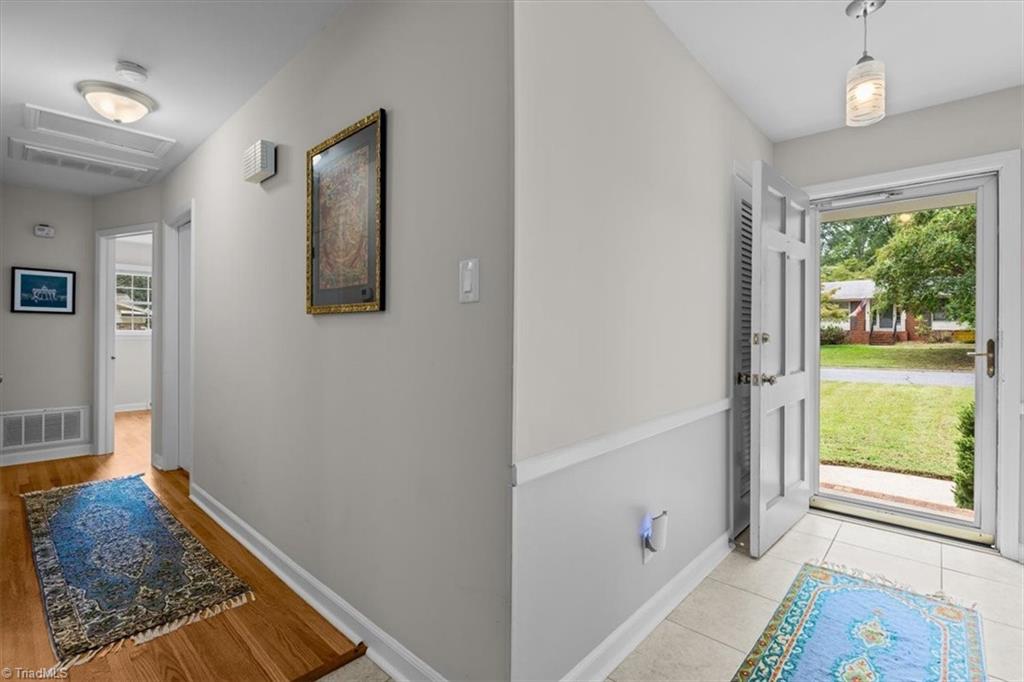 2708 Asbury Terrace Property Photo 2