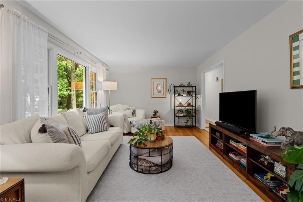 2708 Asbury Terrace Property Photo 4