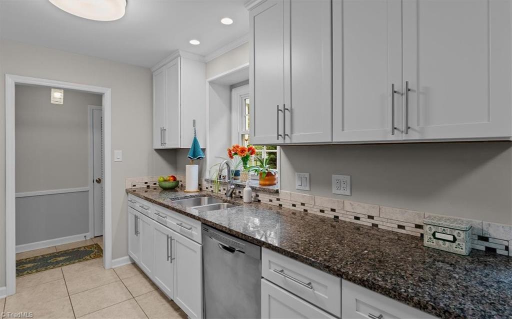 2708 Asbury Terrace Property Photo 8