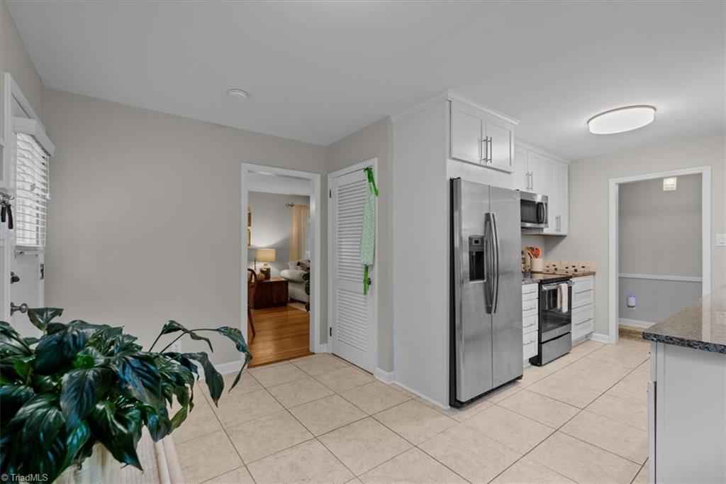 2708 Asbury Terrace Property Photo 10