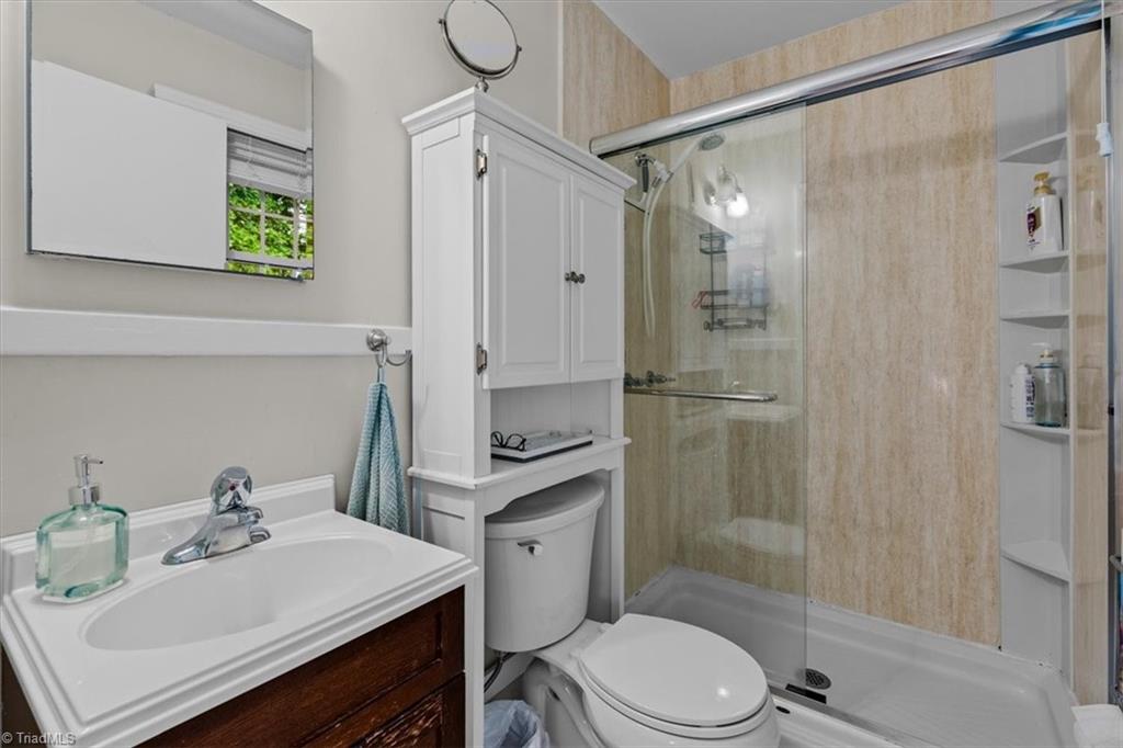 2708 Asbury Terrace Property Photo 12