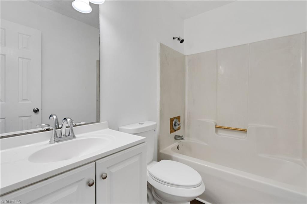 104 Lasalle Way Property Photo 28