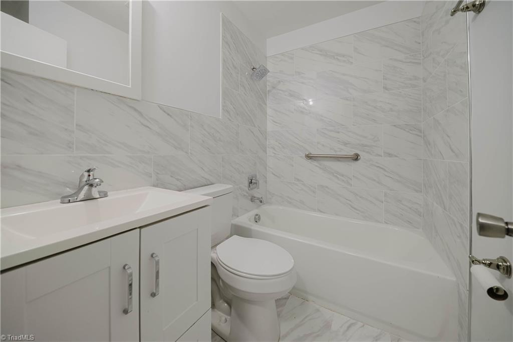 2102 Bothwell Street Property Photo 13
