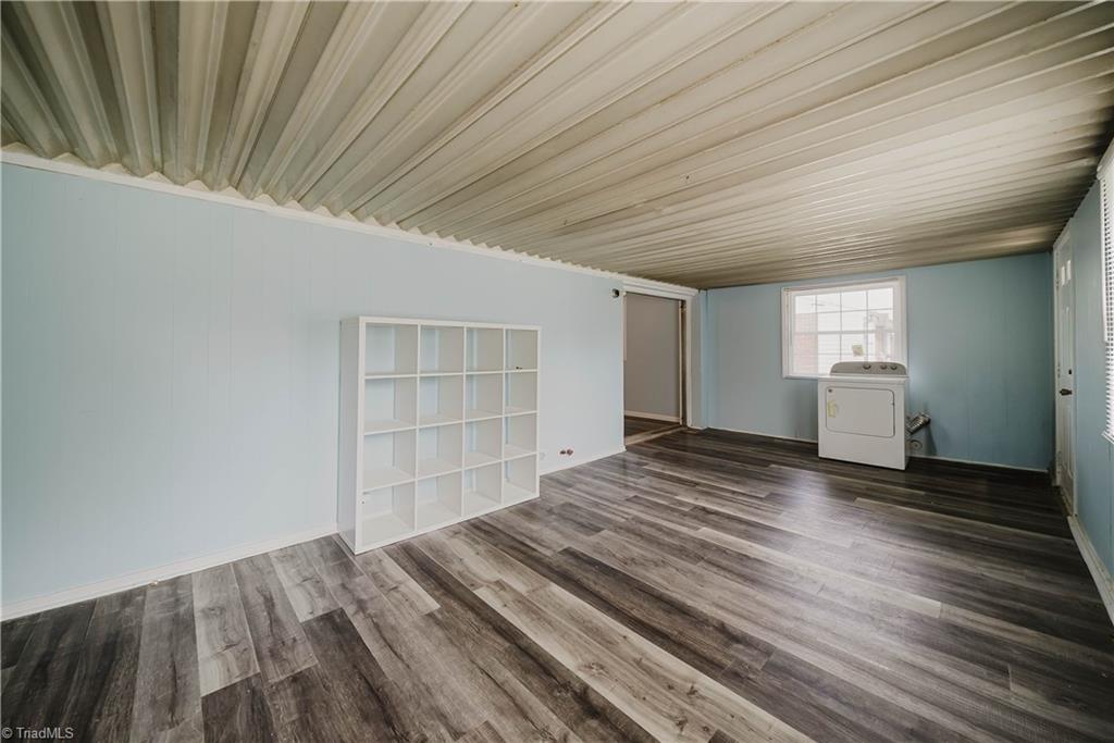 2102 Bothwell Street Property Photo 21