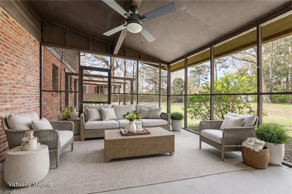4103 Oak Hollow Drive Property Photo 14