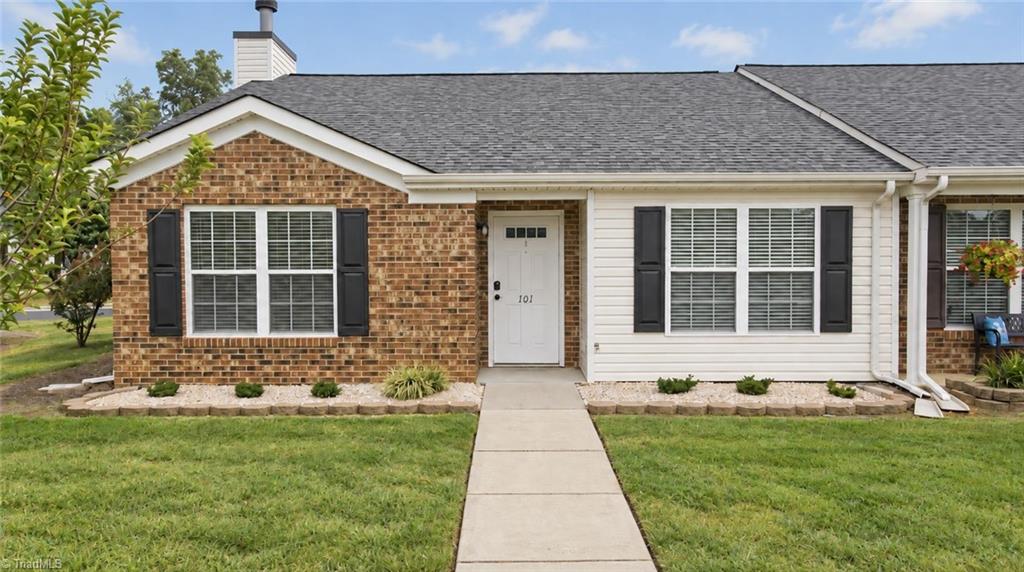 101 Oakmont Circle Property Photo 1