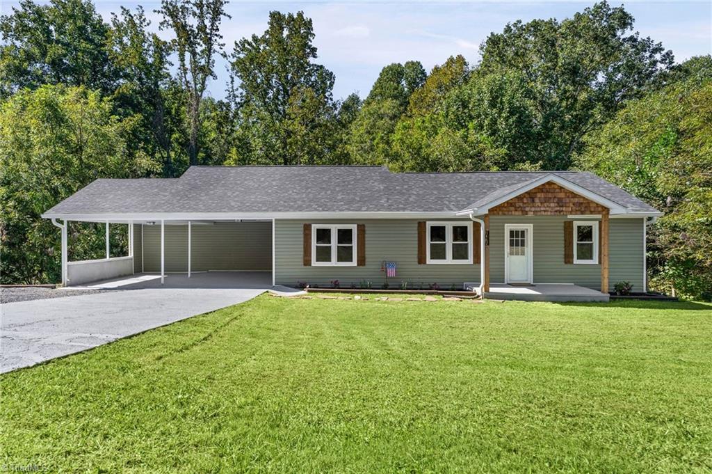 1076 Clingman Road Property Photo 1