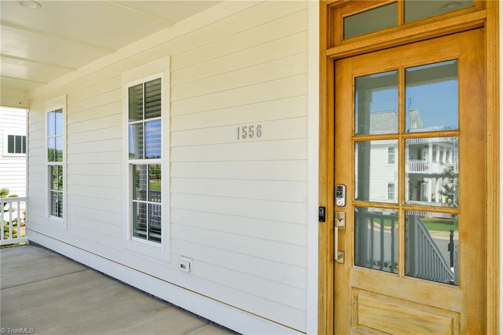 1556 Autumn Park Circle Property Photo 3