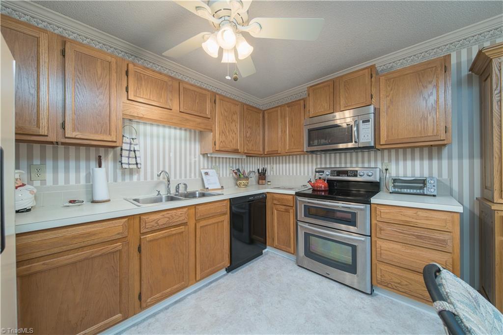 652 Lantern Ridge Drive Property Photo 3