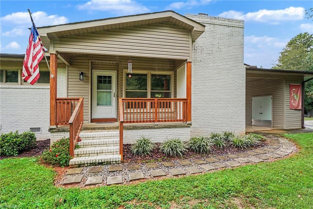 5107 Grandover Parkway Property Photo 2