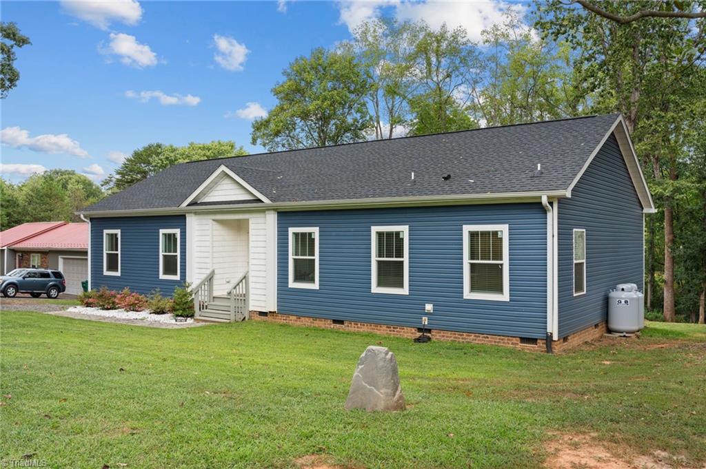 6923 Dexter Drive Property Photo 3