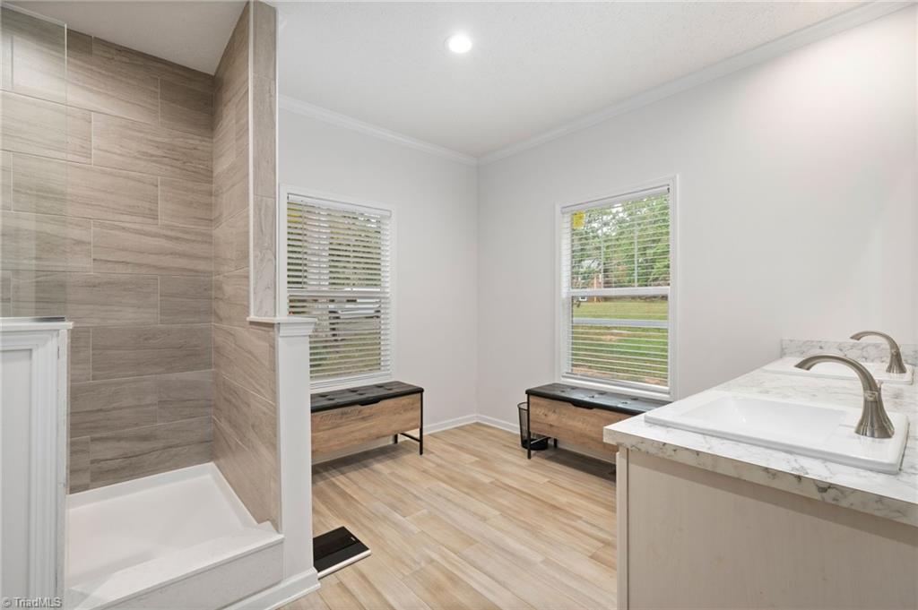6923 Dexter Drive Property Photo 21