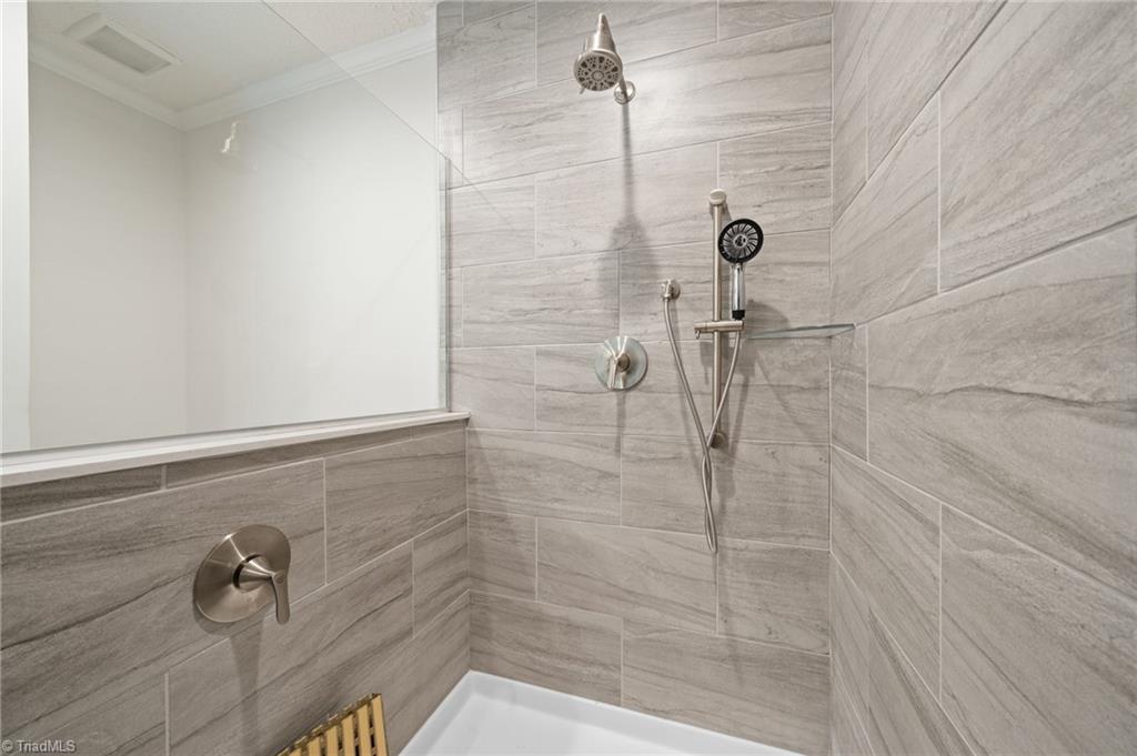 6923 Dexter Drive Property Photo 24