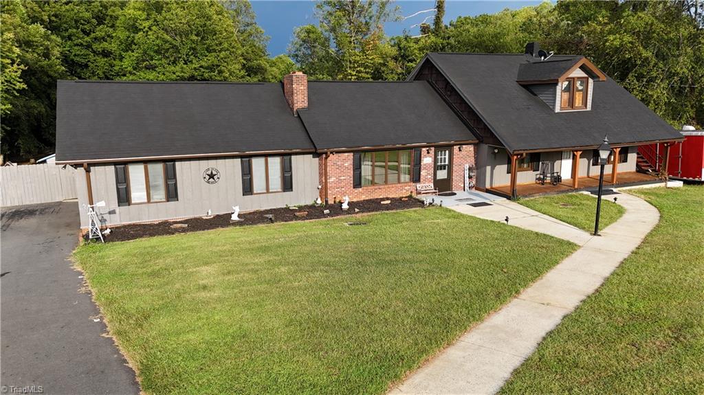 1098 Red Brush Road Property Photo 1