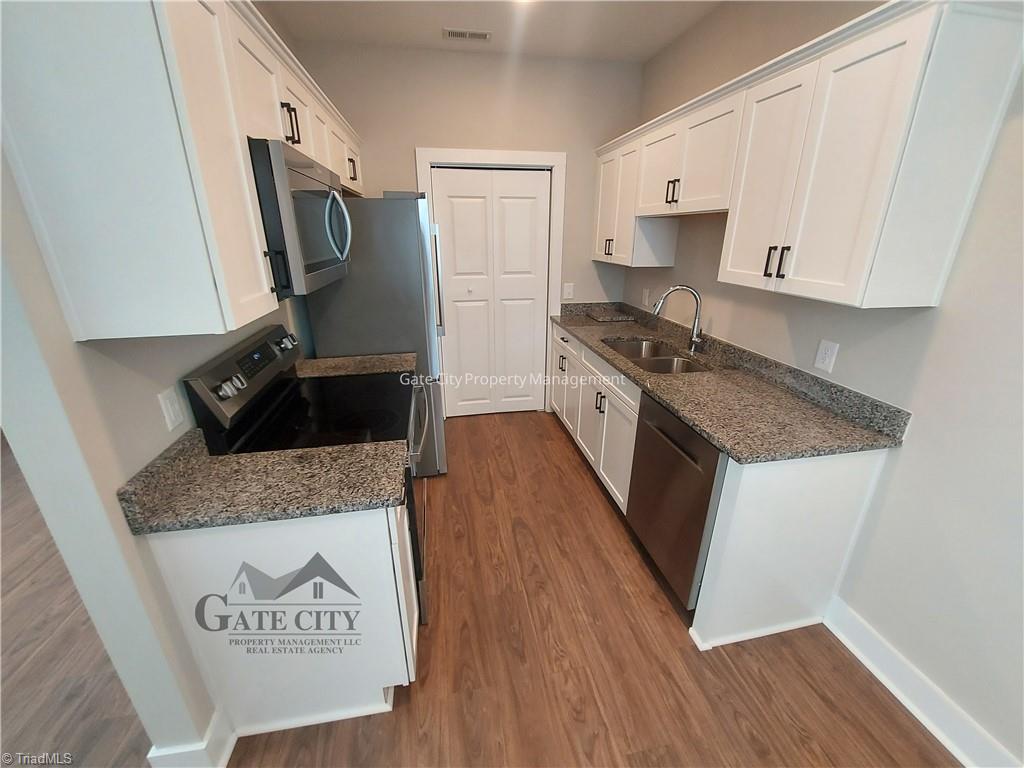 40 E 4th Street Property Photo 2