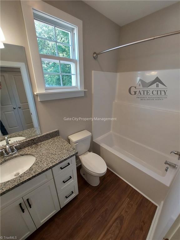 40 E 4th Street Property Photo 8