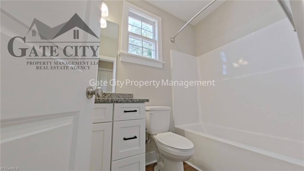 40 E 4th Street Property Photo 9