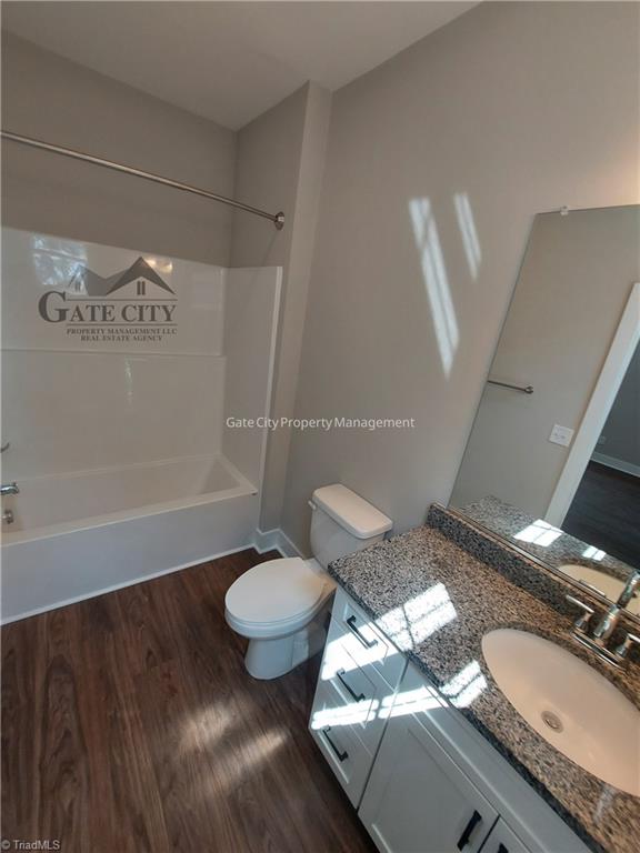 40 E 4th Street Property Photo 16