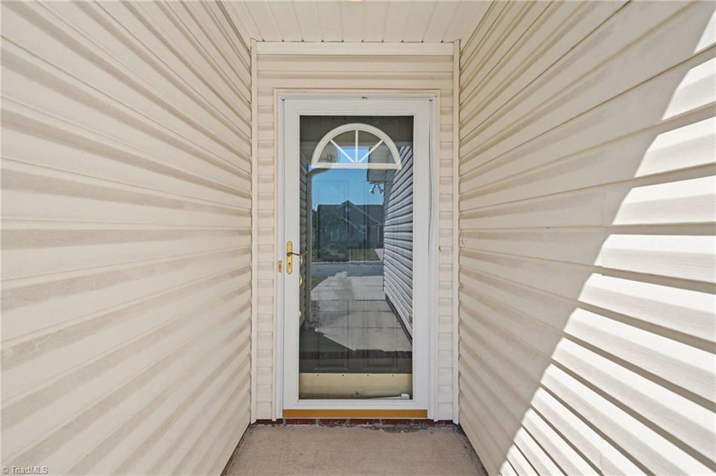 6001 Holland Park Lane Property Photo 8