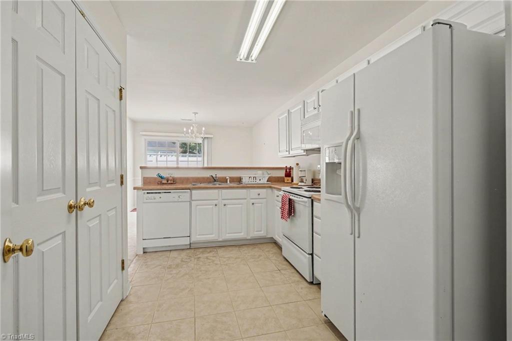 6001 Holland Park Lane Property Photo 17