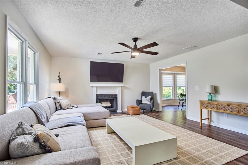 2131 Dave Street Property Photo 6