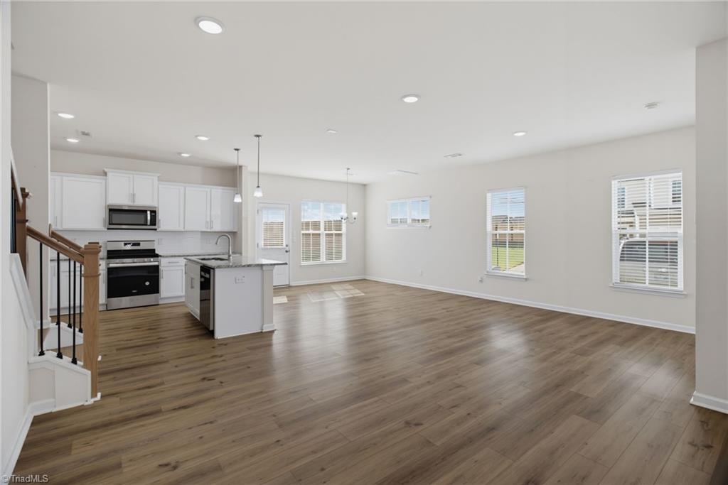 3727 Feltham Lane Property Photo 8