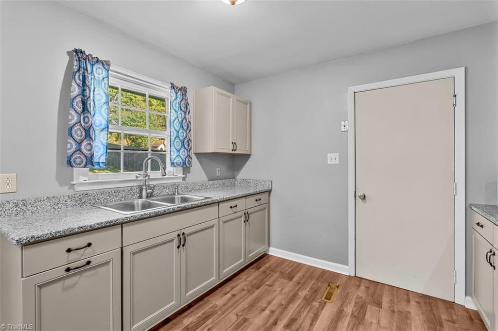 4105 Flagstaff Court Property Photo 11