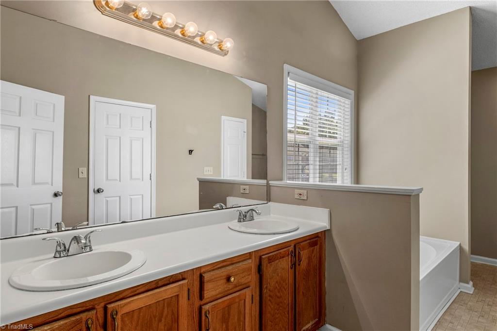 5804 Manor Ridge Trail Property Photo 23