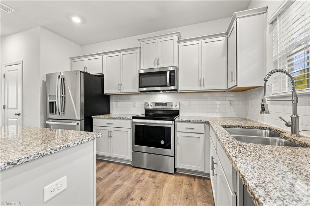 6692 Bellawood Drive Property Photo 15