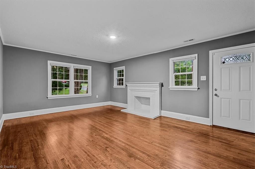 435 W Sharpe Street Property Photo 6