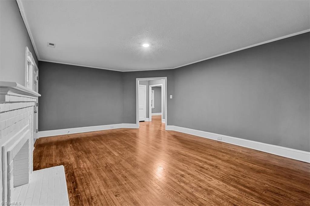 435 W Sharpe Street Property Photo 8