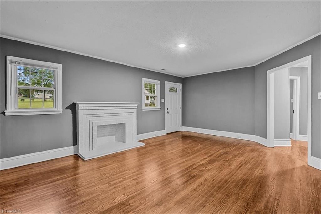 435 W Sharpe Street Property Photo 9