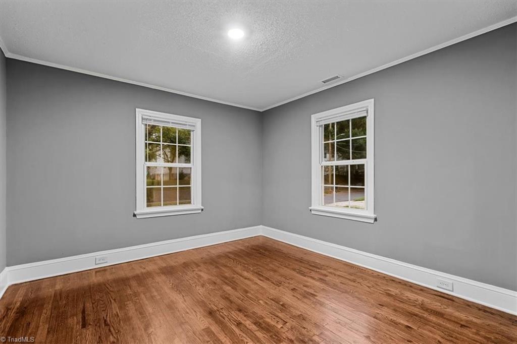 435 W Sharpe Street Property Photo 11