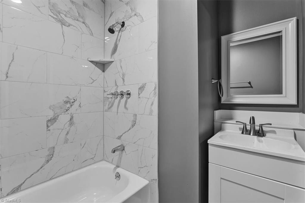 435 W Sharpe Street Property Photo 13