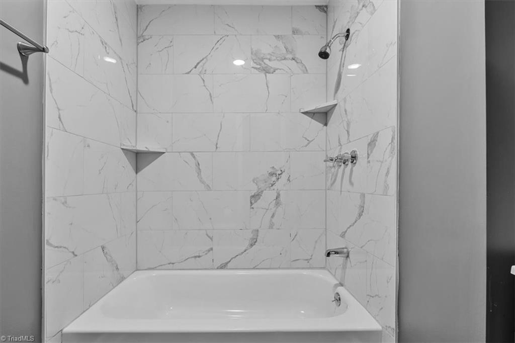 435 W Sharpe Street Property Photo 14
