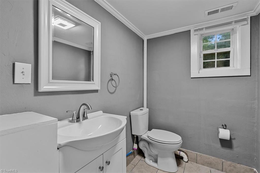 435 W Sharpe Street Property Photo 33