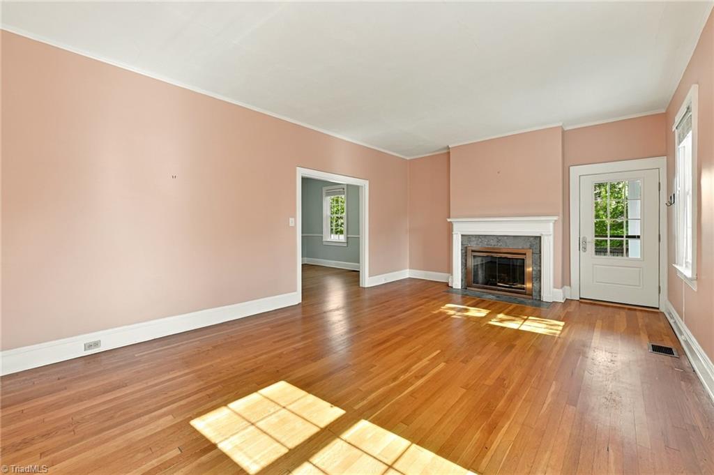 1525 Cloverdale Avenue Property Photo 5