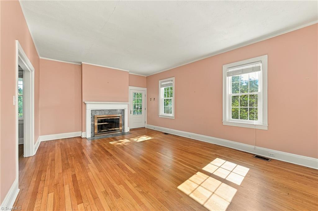 1525 Cloverdale Avenue Property Photo 6