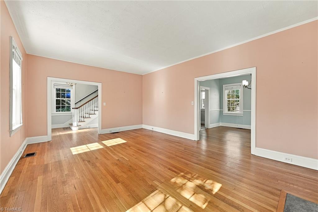 1525 Cloverdale Avenue Property Photo 8
