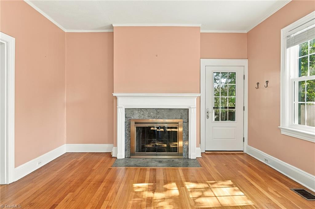 1525 Cloverdale Avenue Property Photo 9